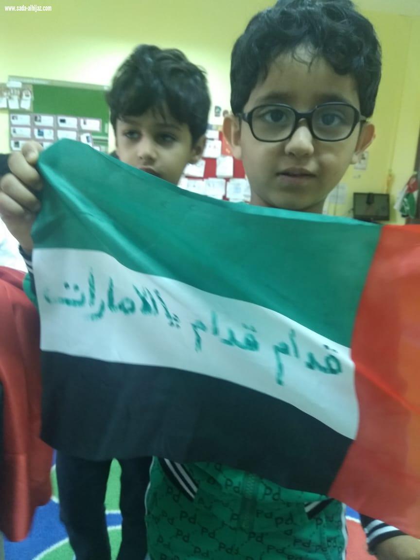 منصور منصور يا الأبيض تتجلى في ملابس أطفال روضة الفلاح تمنيا بالفوز للمنتخب الامارتي   